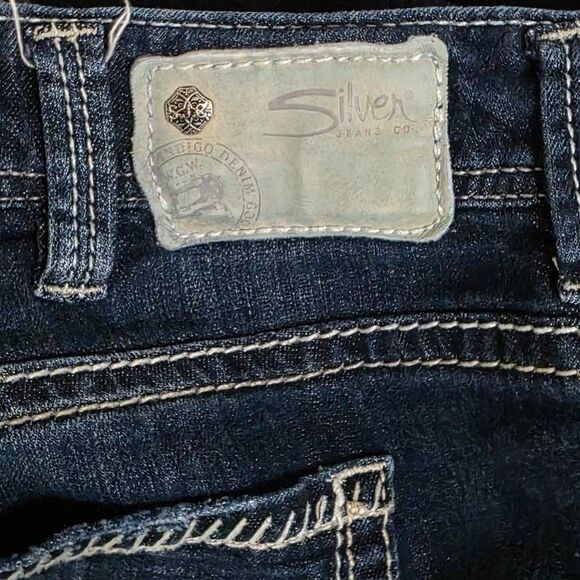Silver Jeans Co. Suki Mid Short Distressed Denim Sz 16 - Picture 7 of 8
